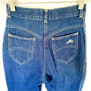 Vintage 80's Chic High Waisted Mom Jeans Dark Wash- 8/9